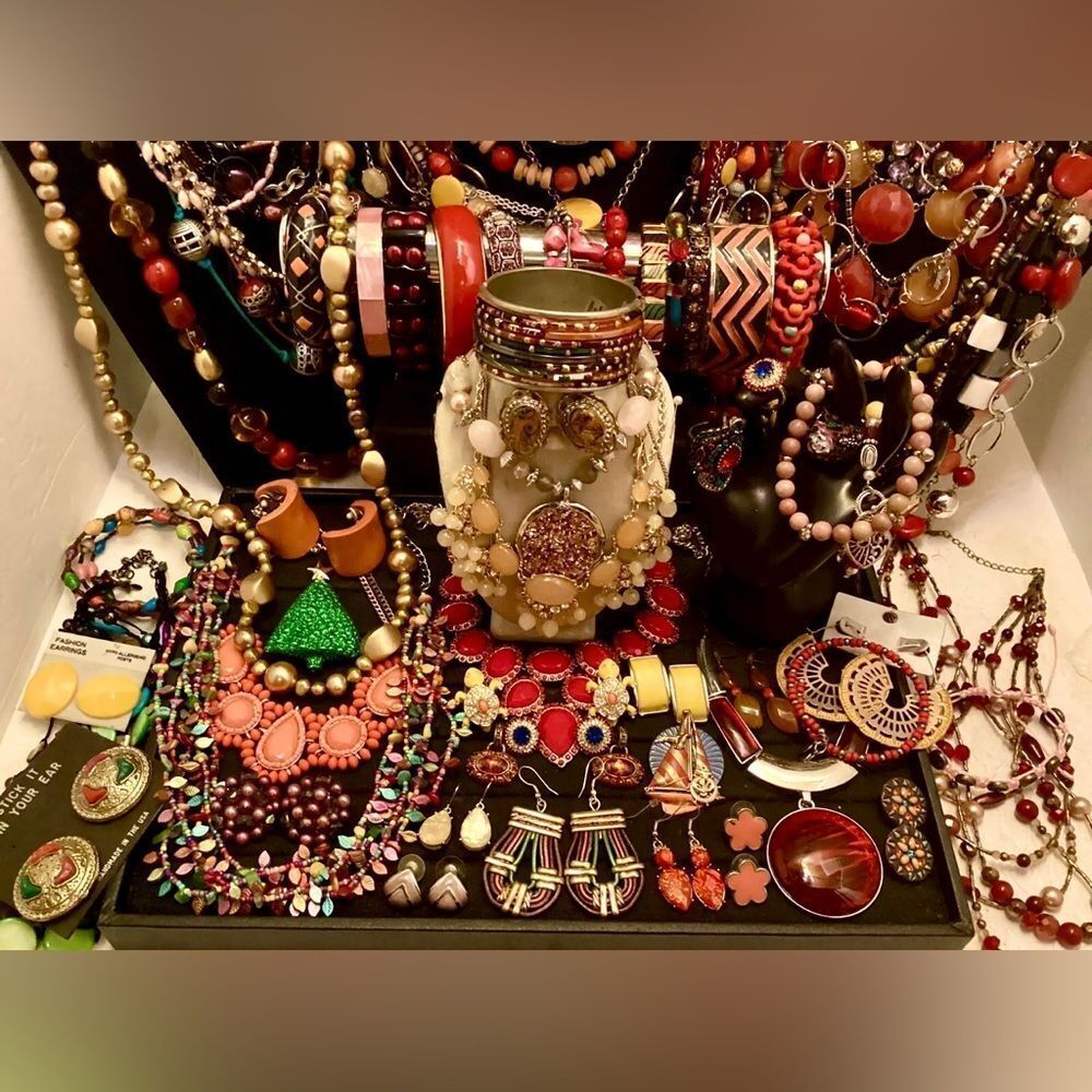 Premium Vintage Jewelry Lot~ 2 LBs Estate necklace earrings, rings, bracelet - Picture 8 of 10